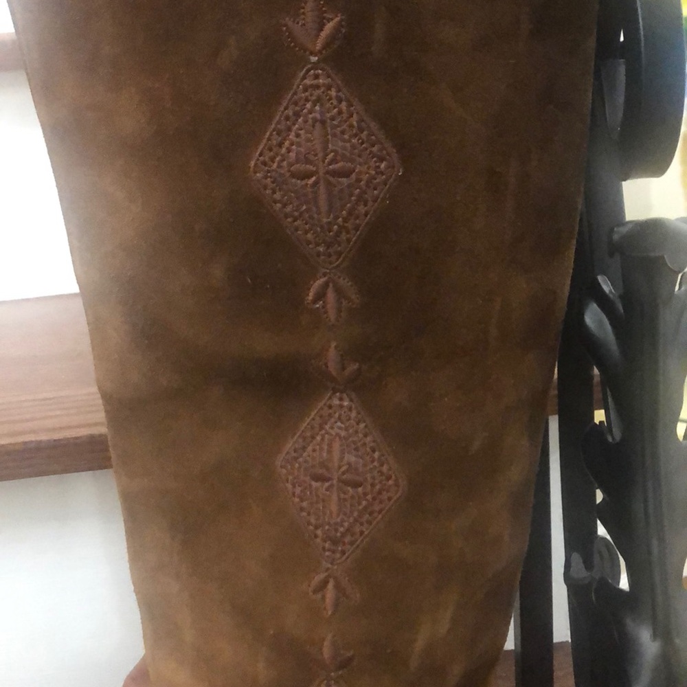 Boots - Picture 2 of 5